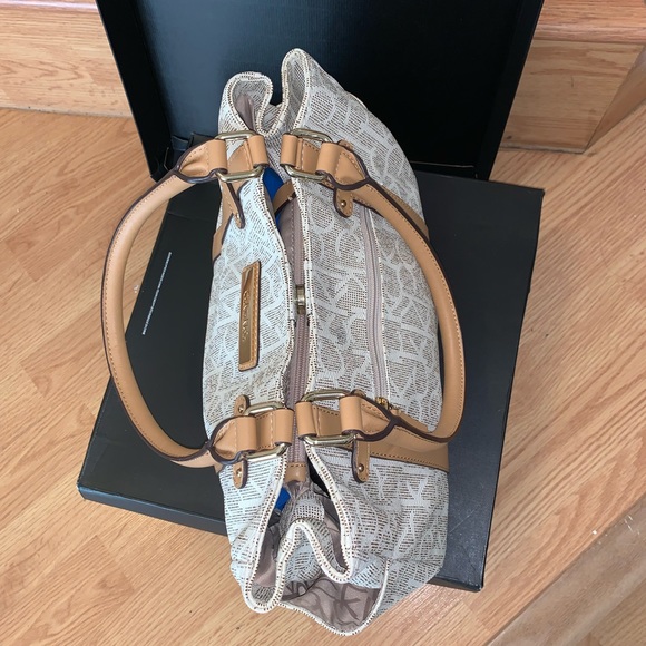 Calvin Klein Handbag - Picture 5 of 9